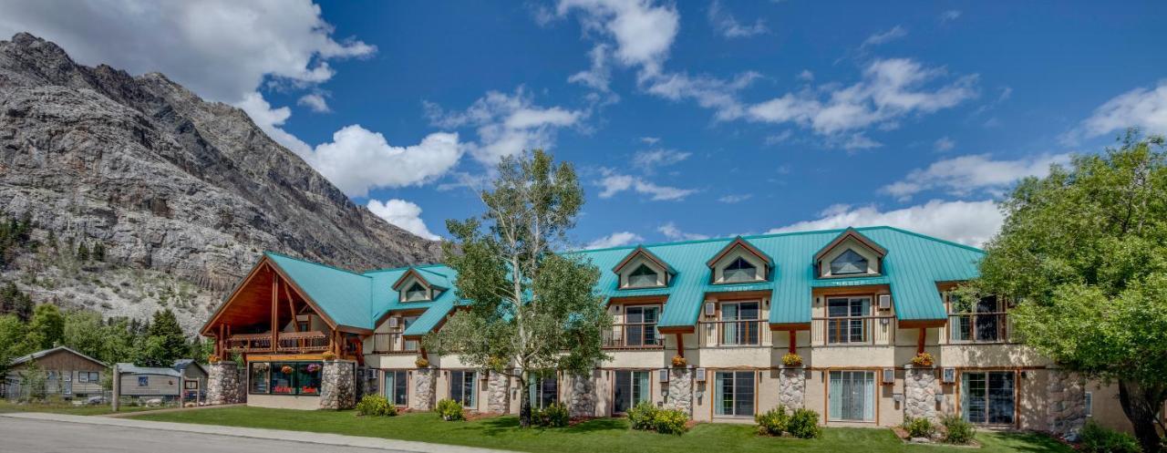 Waterton Glacier Suites Exterior photo