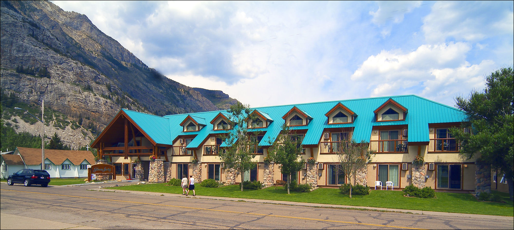 Waterton Glacier Suites Exterior photo