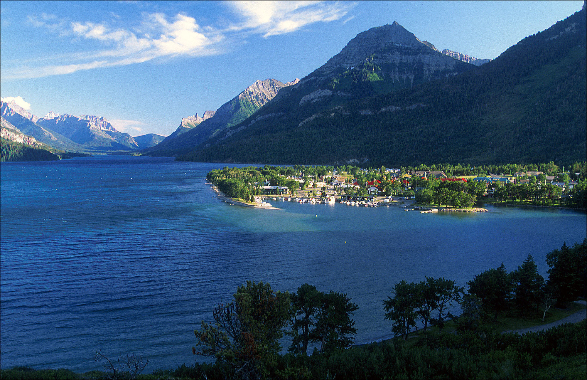 Waterton Glacier Suites Exterior photo